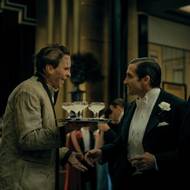 Christian Bale jako Frank a Jake Gyllenhaal v roli Ronnieho.