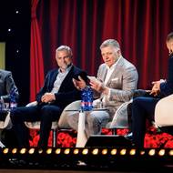 Zleva politici Směru Juraj Blanár, Tibor Gašpar, Robert Fico, zády Ján Mažgút.