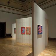 Pohled do výstavy děl Saheje Rahala nazvané Beyond the City of Time v pražské Galerii Rudolfinum.