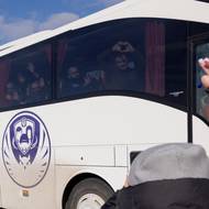 Výměna zajatců – a předávání ostatků – jsou jednou z mála oblastí spolupráce mezi Moskvou a Kyjevem. Od začátku ruské invaze v únoru 2022 se tak podle Kyjeva do vlasti vrátilo přes 8000 válečných zajatců a také pozůstatky více než 17 tisíc padlých vojáků. 