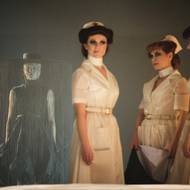 Inscenace nazvaná Faidra (Zatmění) ukazuje rozpad zdánlivě dokonalého světa jedné rodiny.