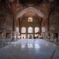 Situaci, jakým způsobem mohou USA minimalizovat škody na civilním obyvatelstvu, však komplikují výroky ministra obrany Petea Hegsetha z počátku března, kdy uvedl, že USA v konfliktu s Íránem nebudou uplatňovat „žádná hloupá pravidla nasazení“. (Palác Chehel Sotoun, 11. března.)