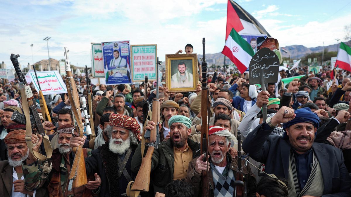 Obávaný spojenec Íránu se zapojil do války. Dokáže zablokovat další tepnu