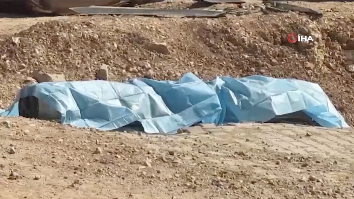 Záběry z místa dopadu íránské střely v Turecku. Ankara vyztuží obranu