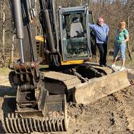 Jak o sobě sám s humorem říká, je to farář z bagru. 