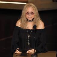 Barbra Streisand připomněla vloni zesnulého Roberta Redforda. Označila ho za „úžasného, jemného herce“ a „kovboje intelektuála“.
