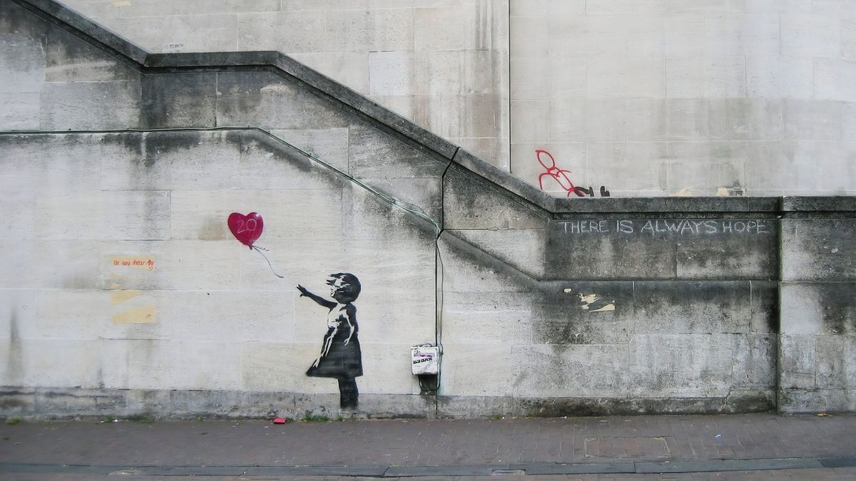 Novináři odhalili, kdo je Banksy. Slavného umělce prozradila cesta na Ukrajinu