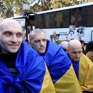 Mnoho vojáků přitom hlásí špatné zacházení nebo mučení v ruském zajetí, kde podle AFP také poslouchají, že na ně doma nikdo nečeká.