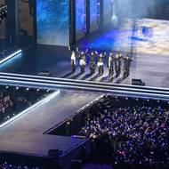 Zleva Suga, Jimin, Jin, Jung Kook, V, J-Hope a RM.