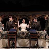 Tereza Groszmannová, Jakub Svojanovský coby Hermann Helmer, Anna Červeňová, Ivan Dejmal jako Ferdinand Fellner, Petr Kubes coby Karel Wesselý, v pozadí je Michal Bumbálek coby Vydra.