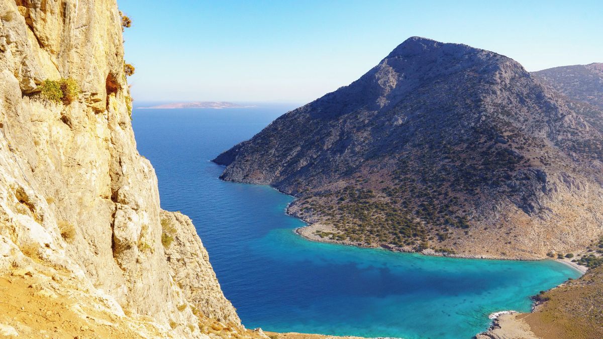 Na řeckém ostrově Kalymnos zahynul 60letý český horolezec