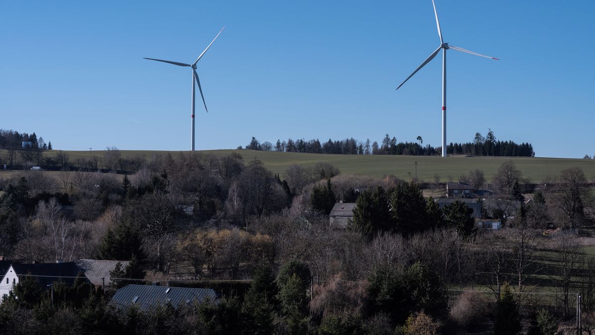 Stát určil skoro sto míst, kde mají růst větrníky a soláry. Místní jsou proti