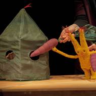 Je to dějově minimalistická, atmosférická inscenace, uvedl dramaturg Naivního divadla Vít Peřina.