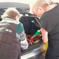 Zácpa na benzince u hranic