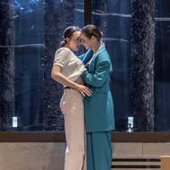 Denisa Barešová jako Tea a Pavla Beretová v roli Hedy.