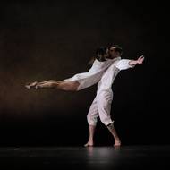 Pas de deux z baletu Le Parc. Na fotografii jsou Rita Pires a Barnaby James Packham.