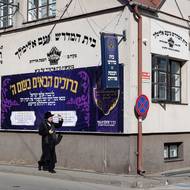 Některé domy v Leżajsku chasidé proměnili v synagogu, rituální lázeň nebo košer jídelnu a jsou v provozu po celý rok.