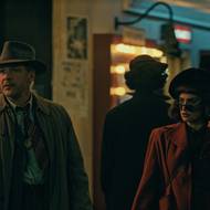 Peter Sarsgaard v roli detektiva Jakea Wilese a Penélope Cruz jako Myrna.