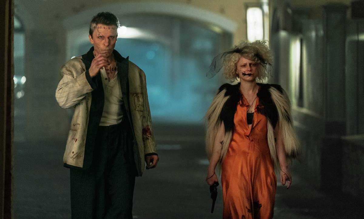 Na fotografii z filmu Nevěsta!, který tento čtvrtek začnou promítat kina, jsou Christian Bale jako Frank a Jessie Buckley coby Ida.