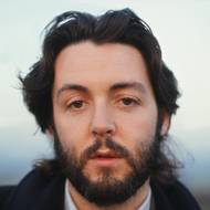 Paul McCartney, kterému je věnován nový dokumentární film s podtitulem Muž na útěku, celosvětově proslul jako zpěvák, baskytarista a skladatel Beatles.