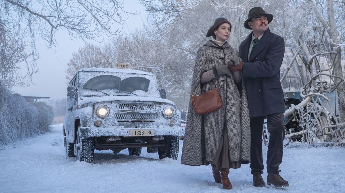 DiCaprio v zasněženém Česku. První fotografie ukazuje Scorseseho film