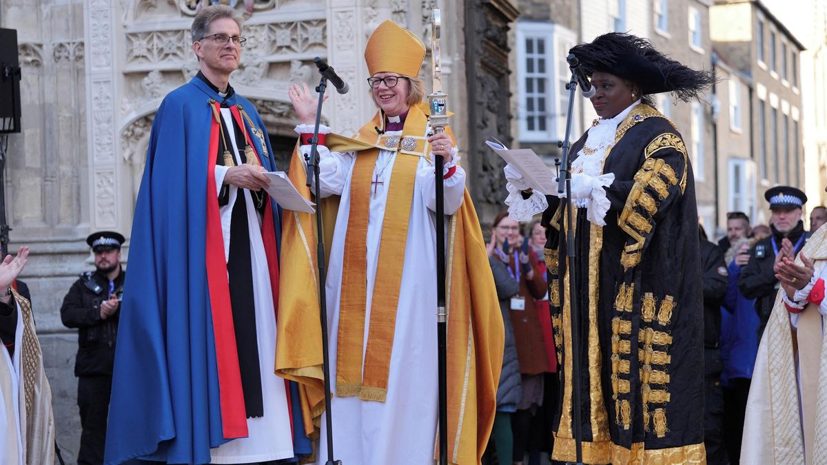 Anglikánská církev má poprvé v čele ženu. Mullallyová byla uvedena do úřadu