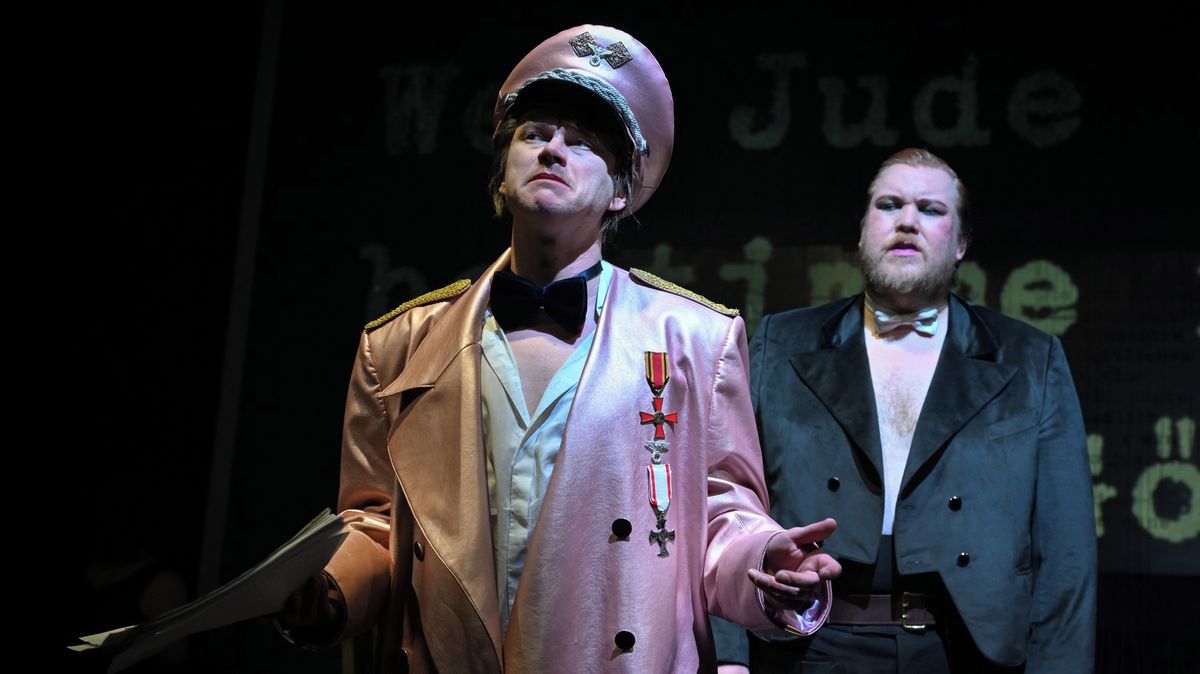 Co stojí přizpůsobit se moci. Divadlo v Ostravě připomene Manna a Mefista