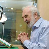 Zdeněk Svěrák při rozhlasovém natáčení Dětských etud od Ludvíka Aškenazyho, 2016.