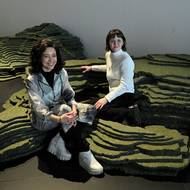 Pro pražskou Kunsthalle nyní připravily výstavu nazvanou All Things Digesting, v překladu Vše, co zažíváme. Na fotografii je vlevo Lea Luka Sikau, vpravo Denisa Půbalová.