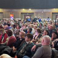 Publikum oslav MDŽ v Žiaru nad Hronom.