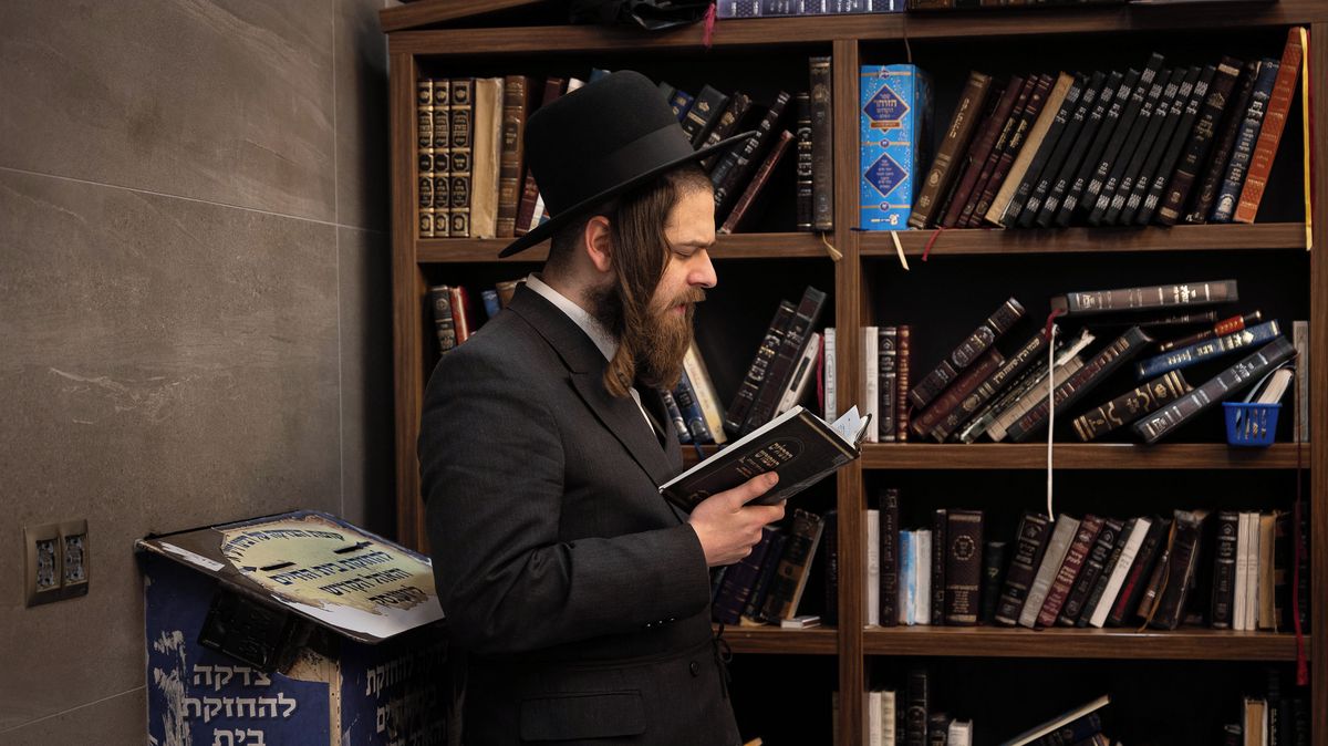 Obrazem: Chasidé vrací ospalé město do slavných časů. Přání posílají do nebe