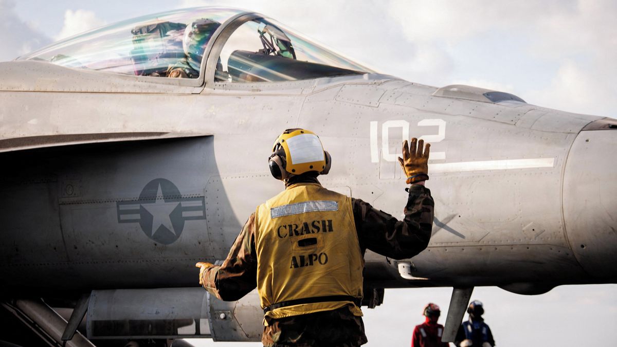 Poradce prezidentů: Trump nasadí v Íránu vojáky. Proč by je přesouval?