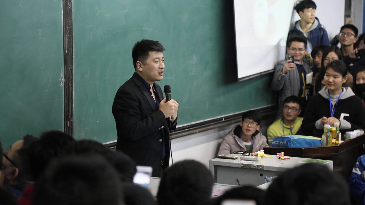 Byl trnem v oku čínským profesorům. Zemřel vlivný akademický influencer