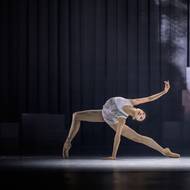 Nana Nakagawa v choreografii 4 Seasons.