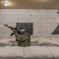 Dvě z nejmodernějších a nejúčinnějších ukrajinských jednotek – 3. armádní sbor a sbor Chartija – zavádějí reformy výcviku v celé armádě. „Výcvik se radikálně změnil a stále se mění, protože se mění i podmínky boje,“ řekl instruktor Buk.