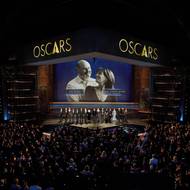 Na pódiu se k němu připojili Demi Moore, Meg Ryan a další, kteří účinkovali v Reinerových dílech. Již 98. udílení Oscarů skončilo v pondělí nad ránem.