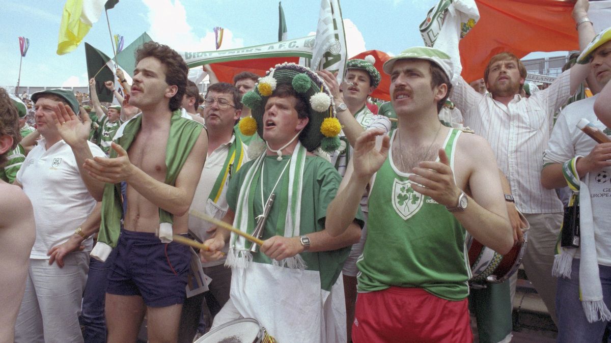 Fotbal není otázka života a smrti, ale mnohem víc. Diplomat vypráví o Irech