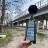 Běžný dopravní limit pro nové stavby je 60 decibelů ve dne a 50 v noci…