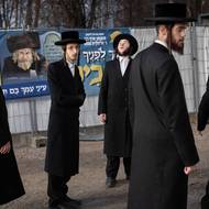 Není úplně jednoduché spočítat, na kdy jarcajt připadá. Svátek je pohyblivý a řídí se podle židovského kalendáře, proto příjezdy chasidů každoročně připadají na jiné termíny, nejčastěji je to někdy v březnu. Navíc rabín Elimelech zemřel 21. dne měsíce adar, který se v židovském přestupném roce objevuje dvakrát, takže se jarcajt může sedmkrát během devatenáctiletého cyklu připomínat dvakrát během jednoho roku.