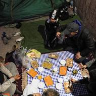 Podle místních úřadů si od 1. března vyžádalo izraelské ostřelování Libanonu životy téměř 500 lidí, dalších 1313 bylo raněných.

(Bejrút, 8. března.)