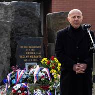 Na pietním aktu k uctění posledního boje Václava Morávka se zúčastnili vojáci čestné stráže Armády ČR, náměstek ministra obrany Radovan Vích (SPD), zástupci ministerstva i politici z různých stran včetně KSČM a Trikolory, stejně jako předseda ČSBS Jaroslav Vodička.