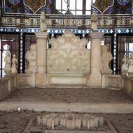 „Víte, někdy ho dokonce srovnáváme s palácem ve Versailles ve Francii,“ řekl o paláci Golestan tento měsíc ředitel centra světového dědictví UNESCO Lazare Eloundou Assomo. (3. března)