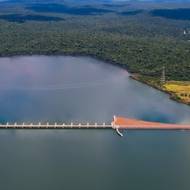 Vodní elektrárna v Baixo Iguaçu v Brazílii