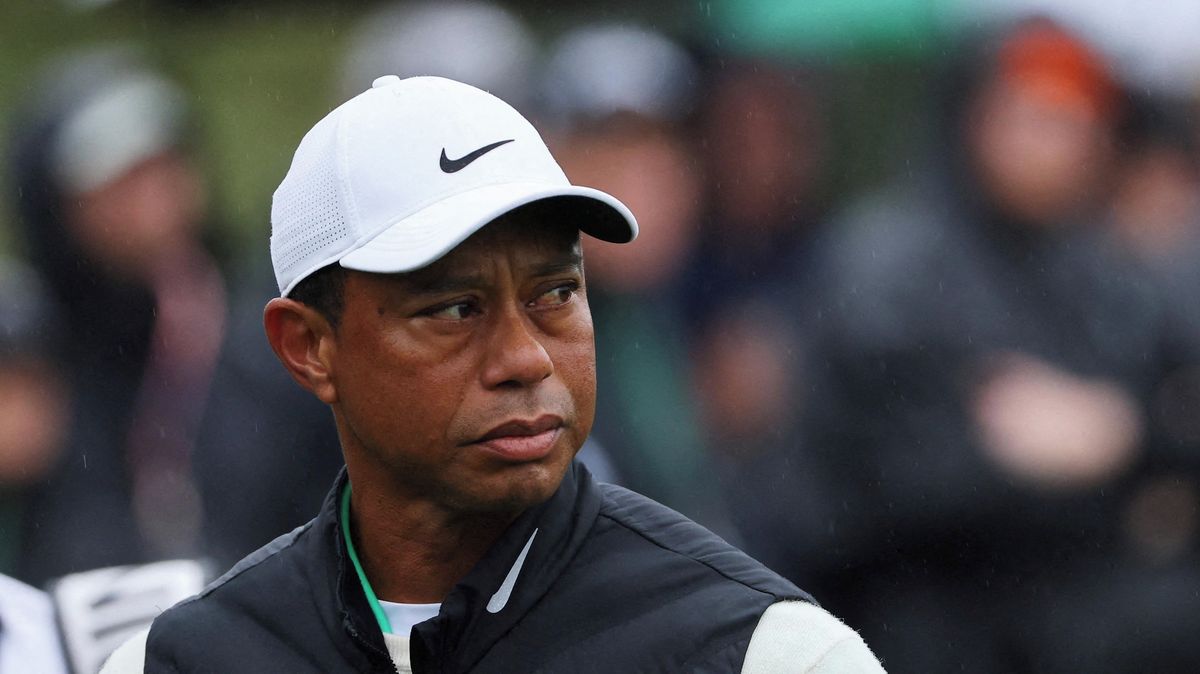 Golfista Woods měl nehodu, byl zatčen kvůli podezření z řízení pod vlivem