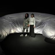 Autorky rozvíjejí především různé významy slova trávení, a to s důrazem na takzvaný environmentální žal, což je psychologická reakce na ztráty způsobené ničením životního prostředí.