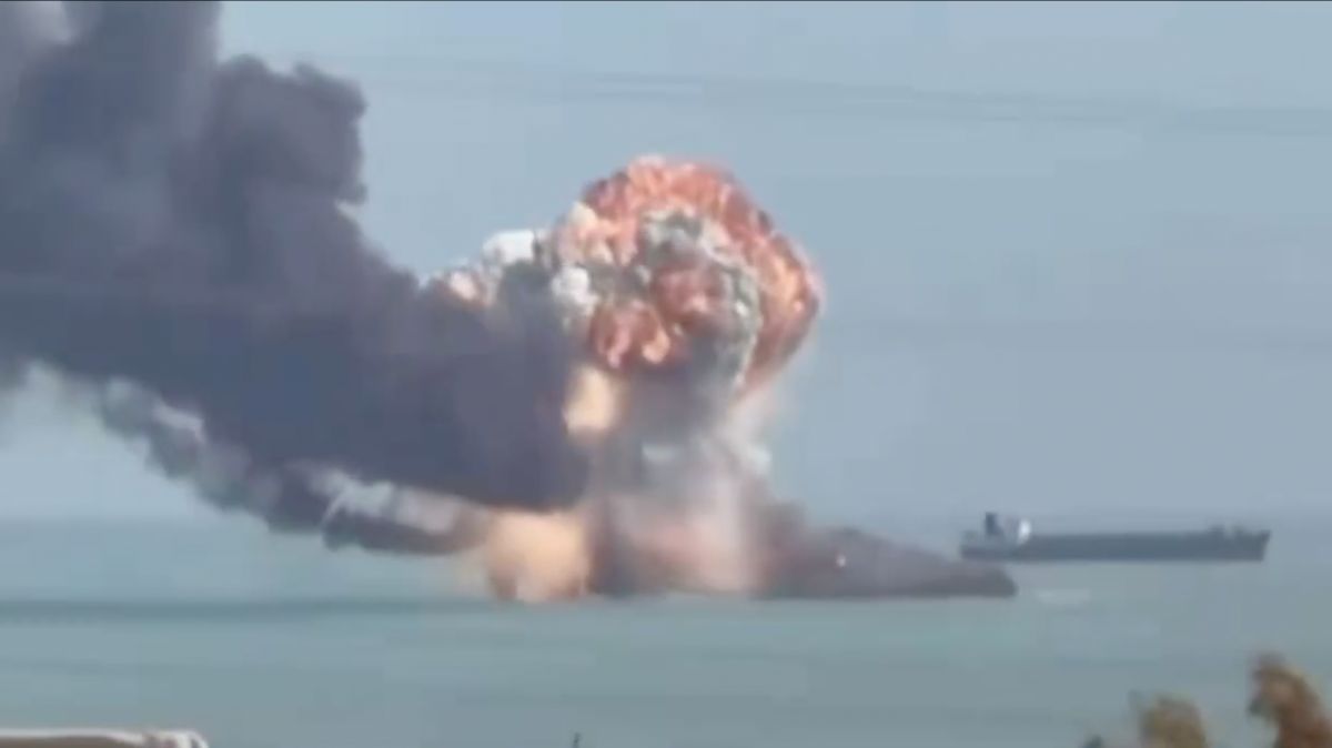 Nové záběry exploze chlouby íránského námořnictva