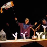 První letošní novinkou Naivního divadla v Liberci se stala loutková inscenace Větroplaši o světě spojeném s větrem.