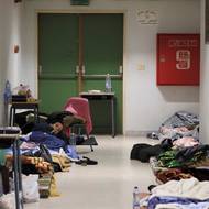 Podle agentury AFP následně izraelská armáda zaútočila poblíž města Súr. Místní média uvádějí, že pokračuje také bombardování jižního Libanonu.