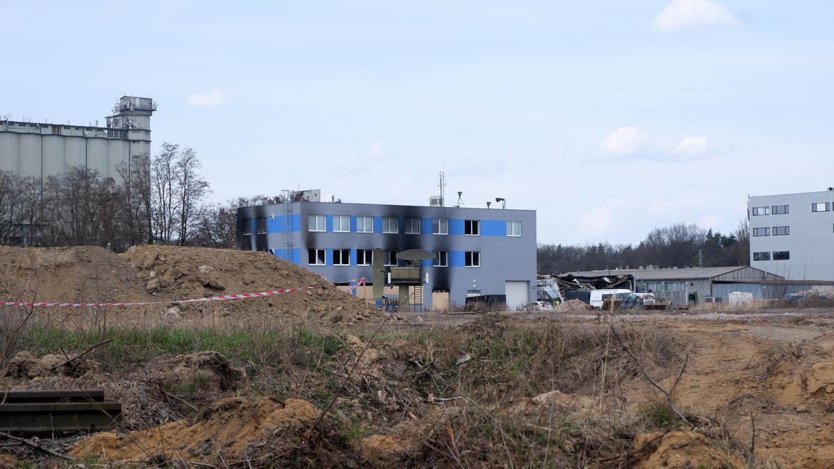 Policie zatkla tři podezřelé z požáru v Pardubicích, jednoho na Slovensku