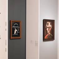 Muž v tvrďáku od Josefa Čapka z roku 1915 a Muž v klobouku od téhož autora z let 1915 až 1916.